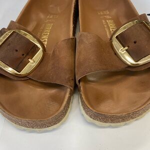 Brown gold big buckle madrid Birkenstock. Color cognac